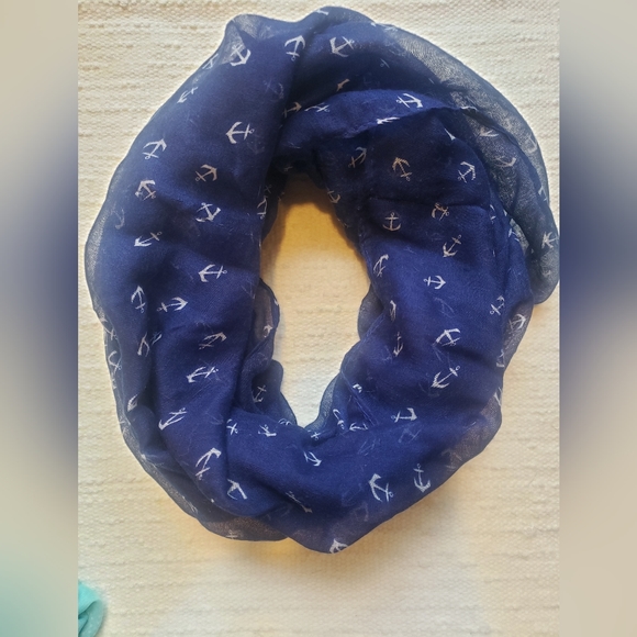Two blue circle scarves - Picture 4 of 6